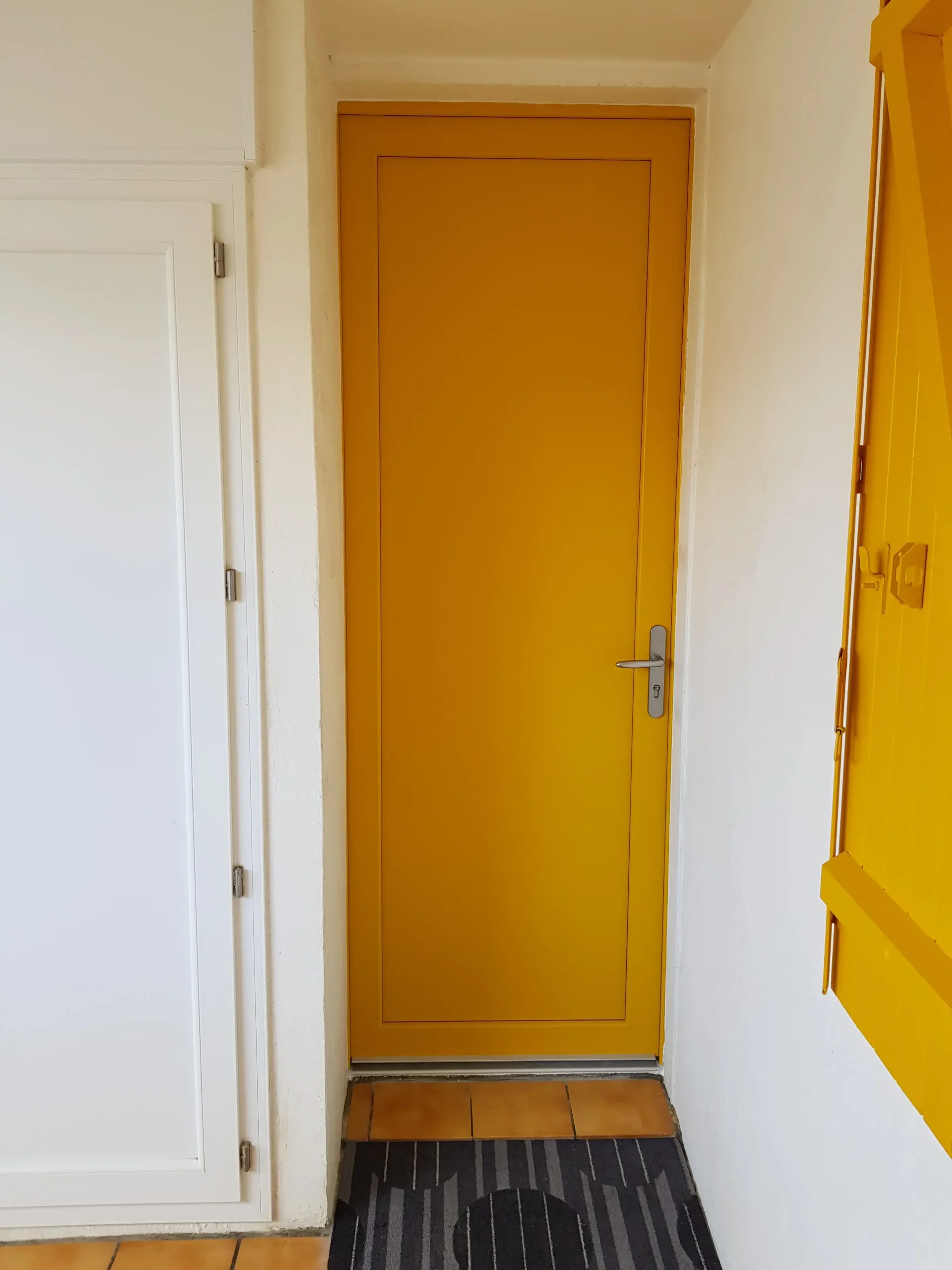 Photo de porte laqué dans copropriété. 2